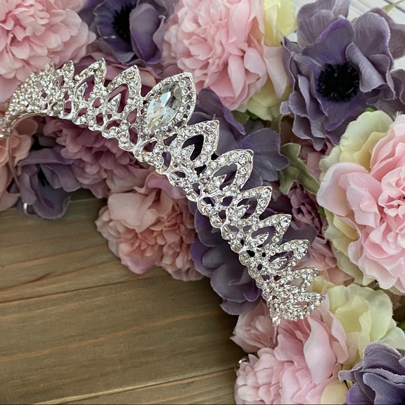 Gorgeous Silver Crystal Teardrop Bridal Tiara - Picture 6 of 16